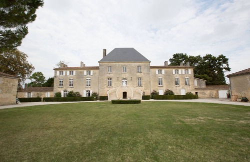 Saint-Gervais House | Castle life in the middle of the vineyards Swedish room