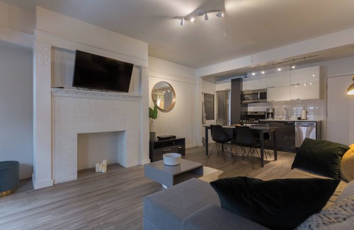 Shaughnessy Village Apartment | Castle Loft Haven in Montreal