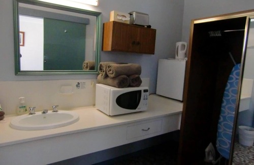 Bairnsdale Hotel | Castle Motel Bairnsdale