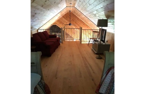Franklin Cabin | Castle Mountain Cottage