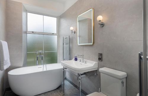 Chapel Hill Hotel | Castle Oaks House Hotel