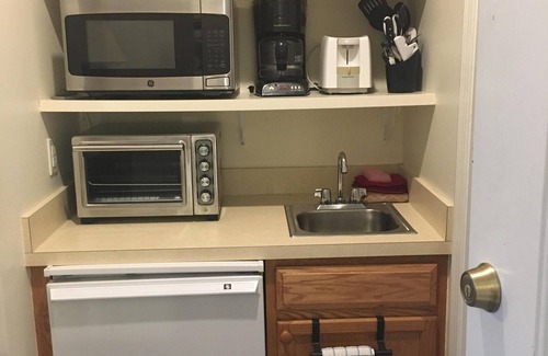 Port Saint Lucie Condo | Castle Pines Efficiency Unit