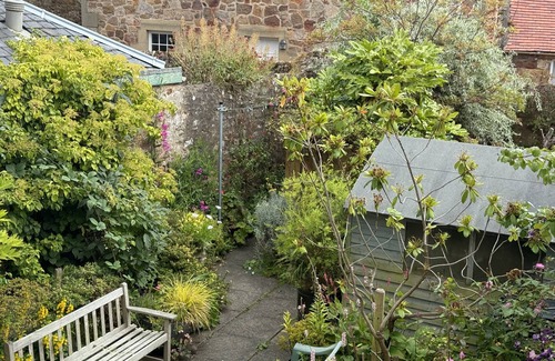 Crail Cottage | Castle Rock, Crail - a cottage that sleeps 7 guests in 4 bedrooms