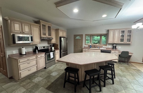 Mauston House | Castle Rock Retreat - Peaceful Escape but close to the fun!