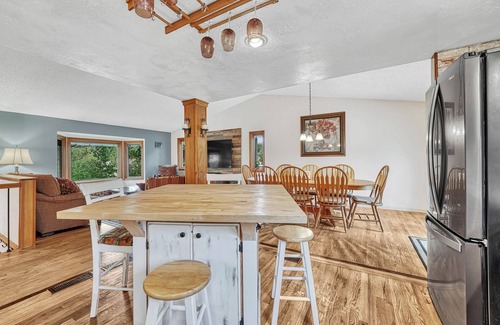 Castle Rock House | Castle Rock Retreat Family Getaway w/Game Room