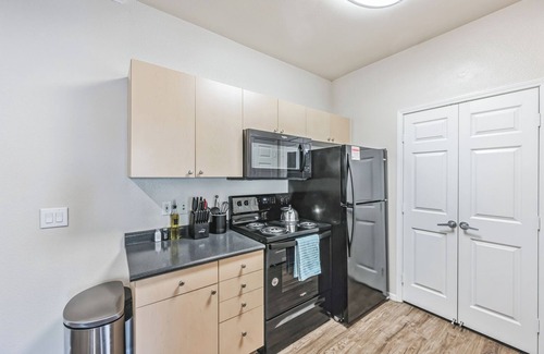 Castle Rock Apartment | Castle Rock Retreat w/queen bed, pool & hot tub