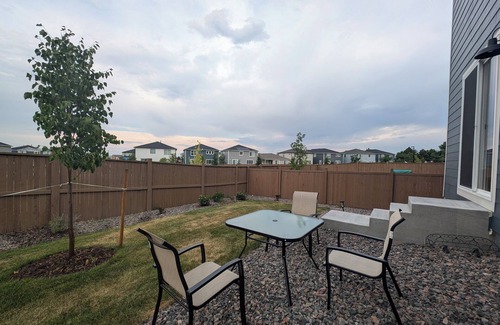 Castle Rock Apartment | Castle Rock's DEN, a cozy private room in the ridge of Castle Rock House.