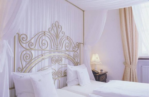 Daun House | Castle room - Double room with shower/WC - Romantik Schloss Hotel Kurfürstliches