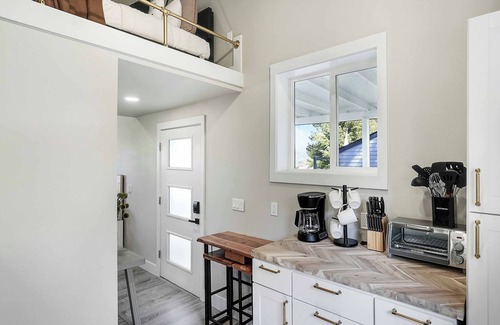 West Salem Apartment | ~Castle~ Stylish loft w/laundry, kitchenette, and a private yard