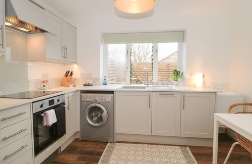 Isle of Purbeck Cottage | CASTLE VIEW ANNEX, pet friendly, with a garden in Corfe Castle