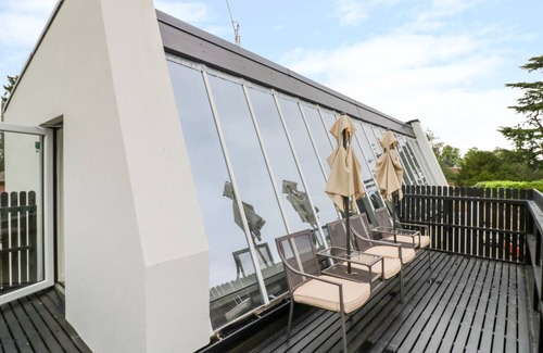 Warwick Town Centre House | CASTLE VIEW, family friendly, character holiday cottage in Warwick