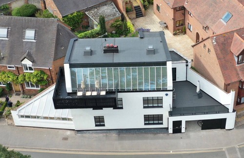 Warwick Town Centre Apartment | Castle View