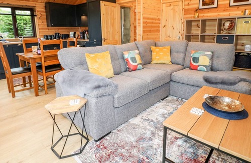 Scropton Cottage | CASTLE VIEW LODGE, family friendly in Hatton, Derbyshire