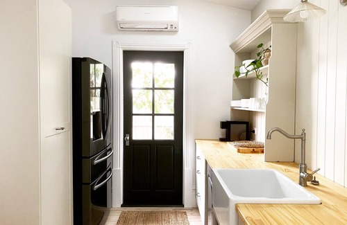 Geelong West House | Castlebar - Superior Boutique Accomodation - Steps to Pakington Street