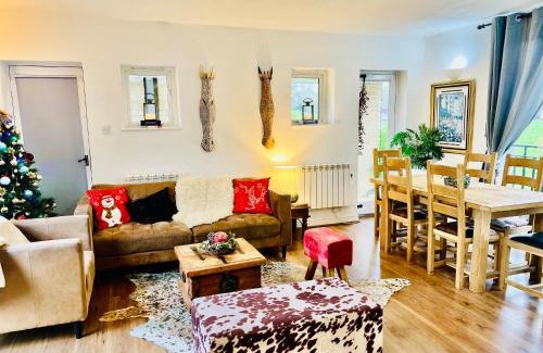 Cirencester House | Castleford Cottage , Lowermill Estate