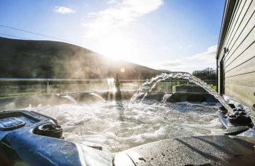 Peebles House | Castlehill cabin with a hot tub