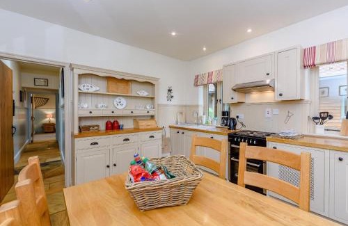Sedlescombe House | Castlemans Stables West
