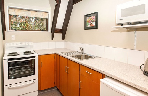 Tahunanui Hotel | Castles Motel and Driftwood Motel