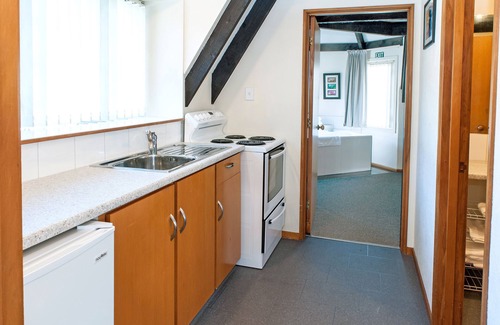 Tahunanui Hotel | Castles Motel and Driftwood Motel