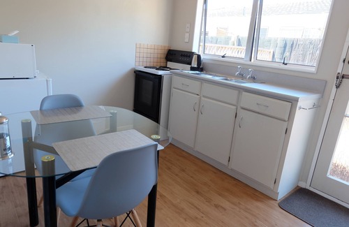 Tahunanui Hotel | Castles Motel and Driftwood Motel