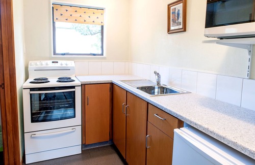 Tahunanui Hotel | Castles Motel and Driftwood Motel