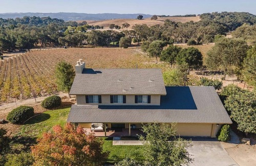 Templeton House | Castoro Cellars Hive Vista | Vineyard Stay + EV