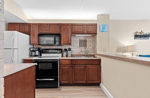 South Padre Island Condo | Casual Affordable Family Condo in the Resort District Close to Beach!