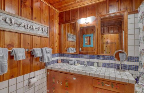 Tahoe Vista House | Casual and Cute Cabin Near the Lake