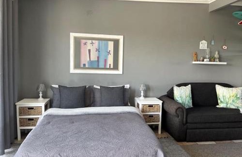 Cape Saint Francis Apartment | Casual, beachy and 100m to Seals Surf Spot
