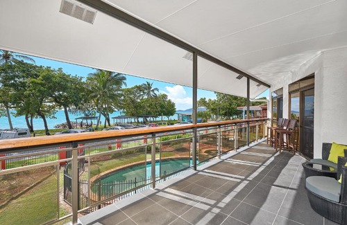 Holloways Beach House | Casuarina Beach Front Escape