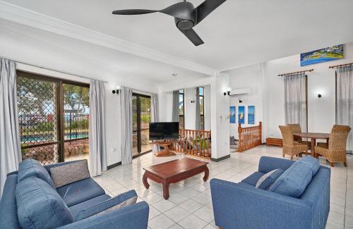 Holloways Beach House | Casuarina Beach Front Escape