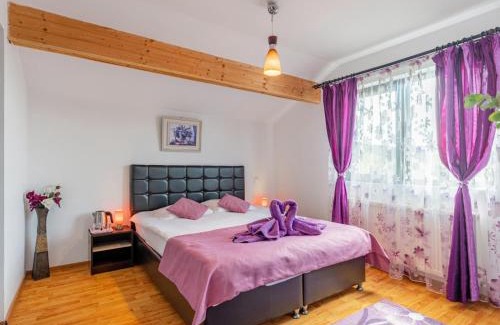 Slanic House | Casuta cu Trandafiri