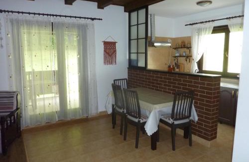 Baiculesti House | Casuta de pe deal