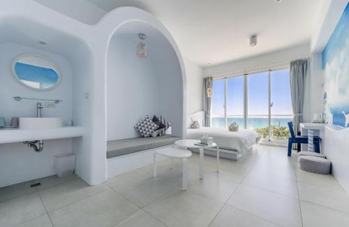 South Beach Bed & Breakfast | Cat at Greece