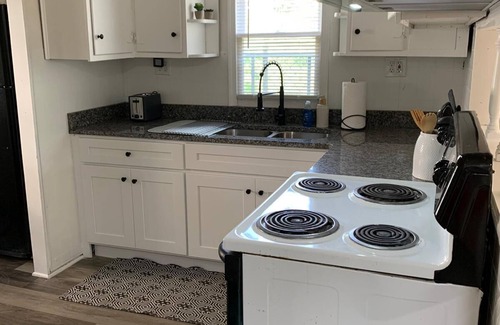 Freemansburg Apartment | Cat-Friendly 2-Bedroom Apartment With WiFi In Charming Freemansburg