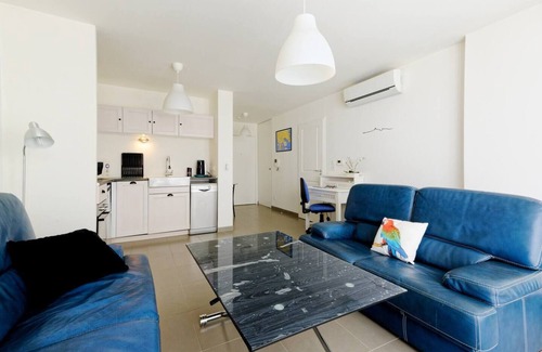 Saint-Lambert Apartment | CATALANS · Super T2 Climatisé avec Balcon à pied p