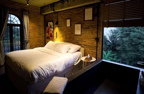 Phra Khanong Bed & Breakfast | Cataleya Estate Boutique Hotel