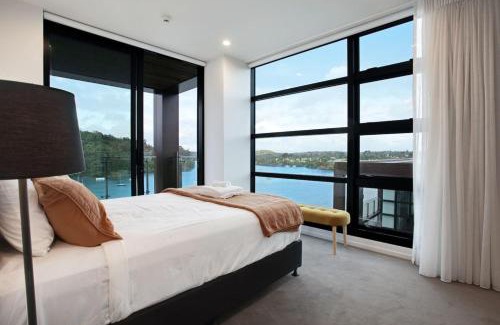 Hobsonville Apartment | Catalina Bay Seascape with Bay Views & Carpark