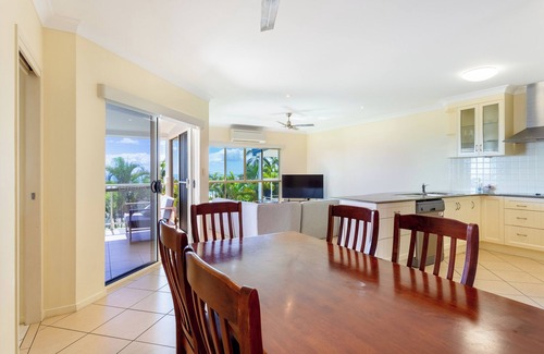 Meikleville Hill Apartment | Catalina III. Superb Ocean Views!