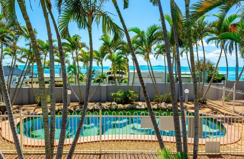 Meikleville Hill Apartment | Catalina III. Superb Ocean Views!