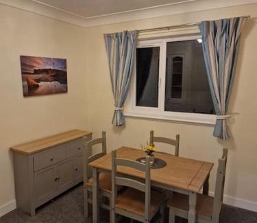 Elgin House | Catalina - Modern 2 bedroom bungalow