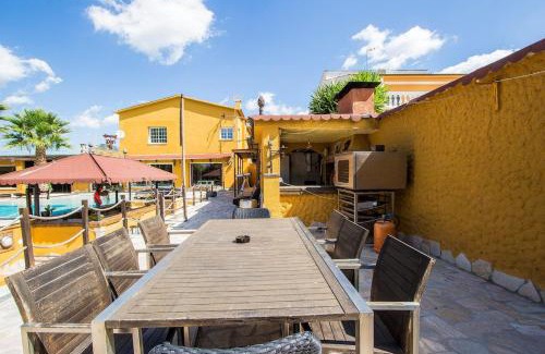 Rubi Villa | Catalunya Casas Relax and Recharge - only 34km from Barcelona!