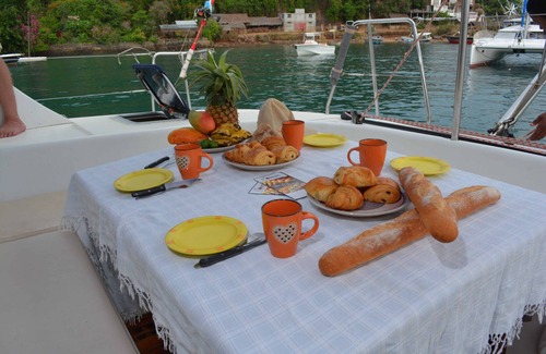 Nosy Tanihely Boat Rental | Catamaran LAGOON 380