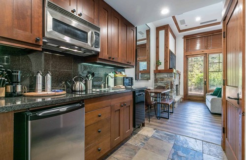 Truckee Condo | Catamount Lodge 105 - Luxury Slopeside Studio