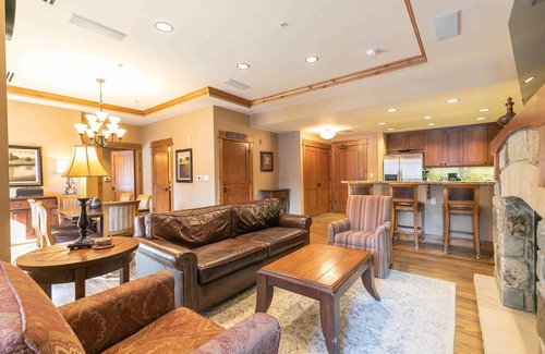 Truckee Condo | Catamount Lodge 308 - Luxury Slopeside 2 Bedroom