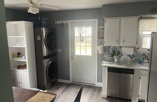 Gypsum House | Catawba island- Lake View and steps from Miller’s Ferry