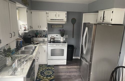 Gypsum House | Catawba island- Lake View and steps from Miller’s Ferry