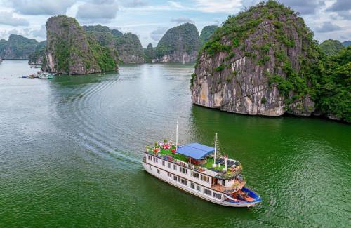 Cat Hai Boat Rental | Catba Sunlight Lan Ha Cruise