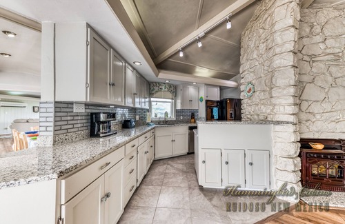 Ruidoso Downs House | Catch a "Tiger by the Tail"! Pet Friendly with pool table.