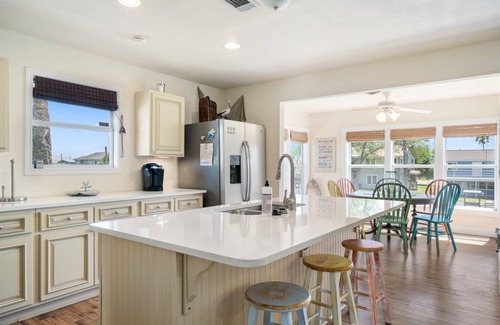 Palm Harbor House | Catch & Play on Estes Bay | Pet-friendly + Canal-front